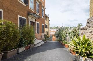 Vatican Charm 5 min walk - 9