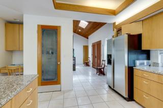 Walk to Trails! Small-Town Hideaway in Cambria - 2