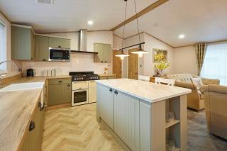 Foxglove Lodge with Hot Tub - 7