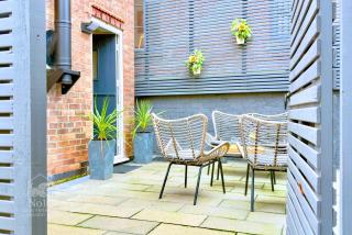 Central, dog friendly, private courtyard - 5