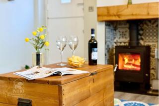 Central, dog friendly, private courtyard - 3