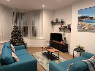 Private Parking, Central Llandudno, King Bed with Ensuite at Clement Lodge - 8