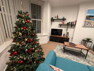 Private Parking, Central Llandudno, King Bed with Ensuite at Clement Lodge - 4