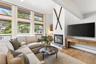 Updated 3BR Townhome Across From Holiday Valley - 4