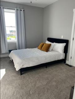 The Skylight Retreat - Private 3BR Home in Saint Paul - 8