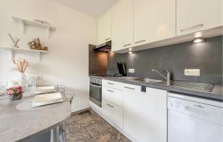 Amazing Apartment In Bredene - 5