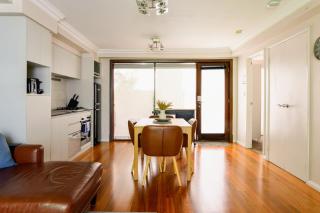 2 Royal Rest Quality 2br West Perth-parking - 5