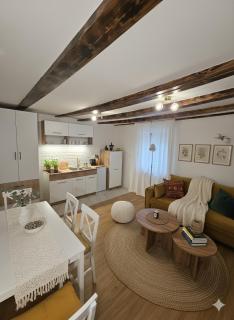 City Hall Old Town Apartment - 7