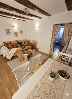 City Hall Old Town Apartment - 8