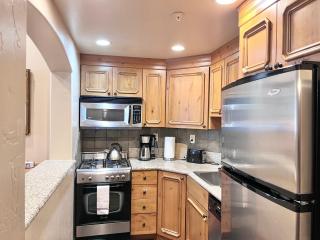 Cozy Family Zermatt King Villa with Kitchen Near Park City & Deer Valley Ski Resorts - 1085 - 8