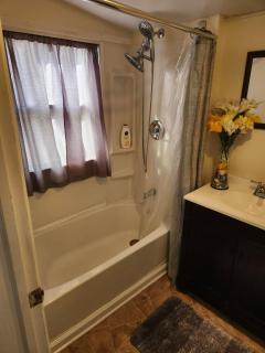 Giggling Creek Cottage - BedJet! King Sized! Gazebo, 45 Acres, Arcades, Nintendo, more - 1