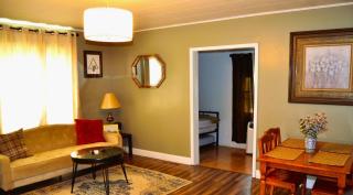 7-Bedroom Retreat Sleeps 13 - 6