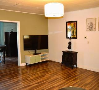 7-Bedroom Retreat Sleeps 13 - 1