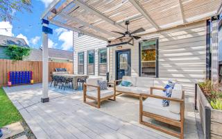 3BD Houston Heights Hideaway with Outdoor Paradise - 8