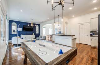 3BD Houston Heights Hideaway with Outdoor Paradise - 6