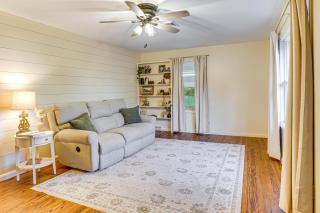 Quiet Country Stay Modern Home Near Paducah - 9