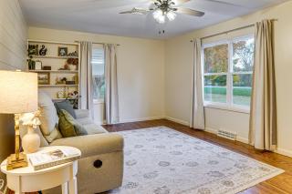 Quiet Country Stay Modern Home Near Paducah - 5