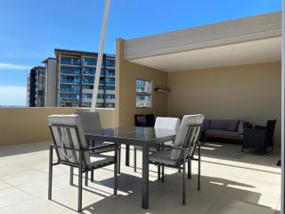 Redcliffe 4-Bedroom Waterfront Apartment - 3