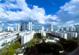 Enjoy an endless summer - Parking included! - 9