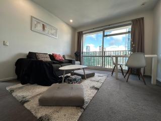 Adjacent to the Sky Tower, with a super large space - 5