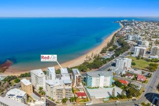 Redcliffe 4-Bedroom Waterfront Apartment - 5