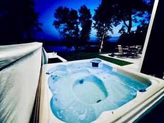 Designer Lake Cabin- HotTub, Sauna & Massage Chair - 7