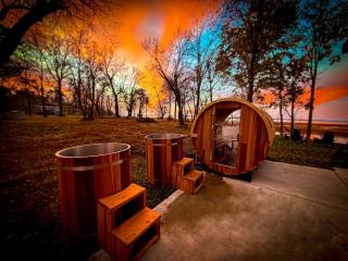 Designer Lake Cabin- HotTub, Sauna & Massage Chair - 4