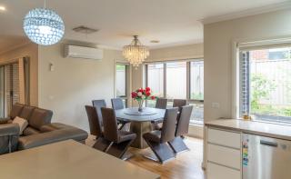 Modern Spacious 4BR Home by a 24Hour Cafe and IGA Ballarat - 7