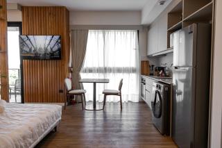 Design, Comfort, Ultra-Fast WiFi and Balcony View - 7