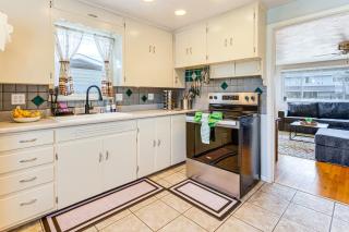 Walk to Old Town Lafayette! Cozy Couples Escape - 2