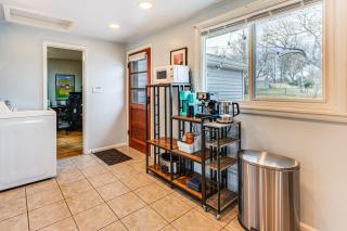 Walk to Old Town Lafayette! Cozy Couples Escape - 1