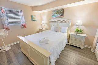 Resort condo w hot tub & beach access - 6