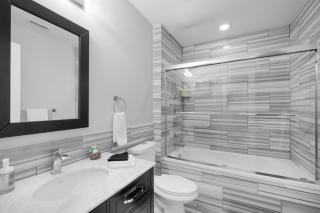 Modern NoLibs 1BR - Pool & Gym - 5