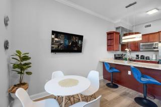 Modern NoLibs 1BR - Pool & Gym - 6