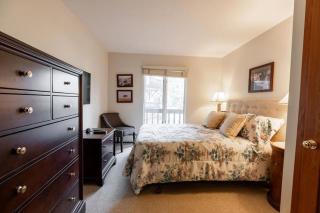 All Seasons Condo Close to Gondola - 5