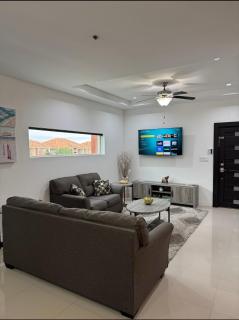 Fully Furnished 3BR and 2BA Gem Near Airport & Mall - 4
