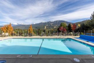 2BR Ironwood Stunning Mtn Views Shared Hot Tub & Pool Fireplace Parking - 7