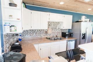 Pet Friendly Cheerful home on Emerald Coast - by SharpCat - 8