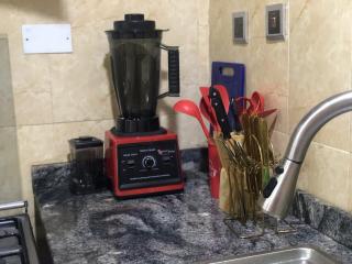 Exquisite and Cozy 3-bedroom Apt with hot-tub, WiFi, DSTV, and Inverter Power Backup - 9