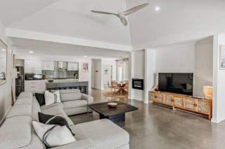 Sundrift - Sophisticated Beachside Retreat with Pool - 4