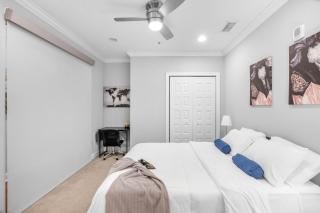 Sleek 1BR with Rooftop Amenities - 4