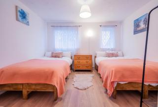 Near Heathrow T5 Slough Windsor sleeps 4 - 7