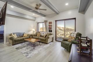 Near Sugar Mountain Renovated Condo with Views! - 5