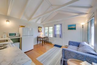 Couples Getaway Near Beaches Northport Cottage - 4