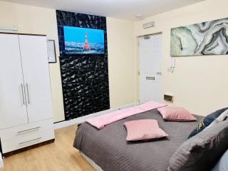 Modern Studio Flat in Leicester City Centre - 9