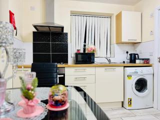 Modern Studio Flat in Leicester City Centre - 3