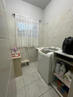 Casa na Praia - Espaçosa com Garagem Ampla e Churrasqueira PRA357 - 1