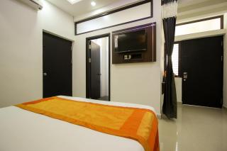 OYO Flagship 8281 Aj Palace - 4