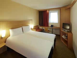 ibis Reading Centre - 1