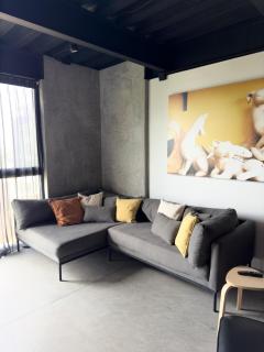 Upscale 2BR 2BA Apt w incredible Mountain Views - 0